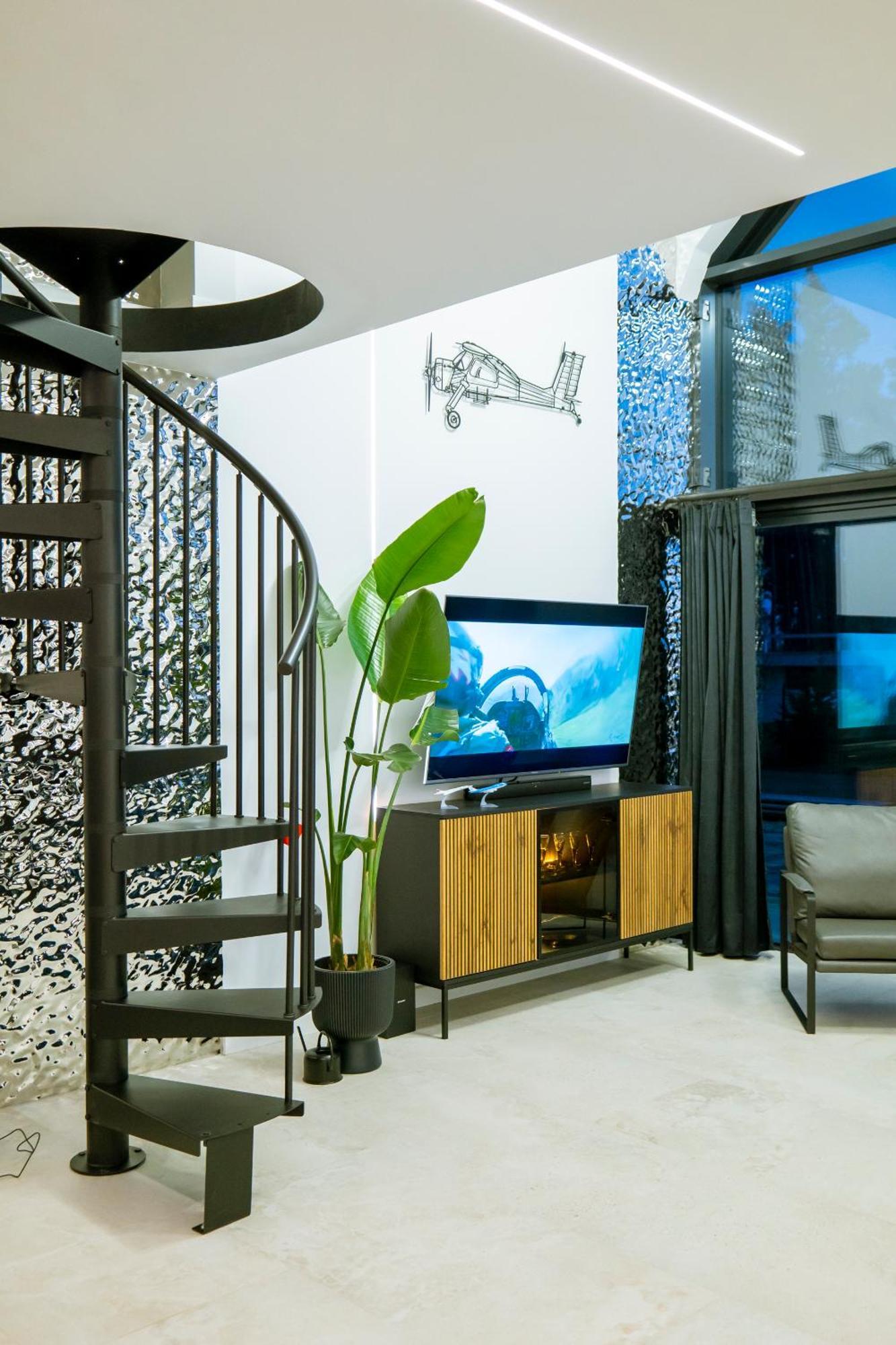 Odlotlove Villa *